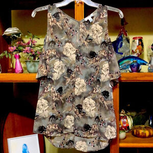 14th & Union Cold Shoulder Top